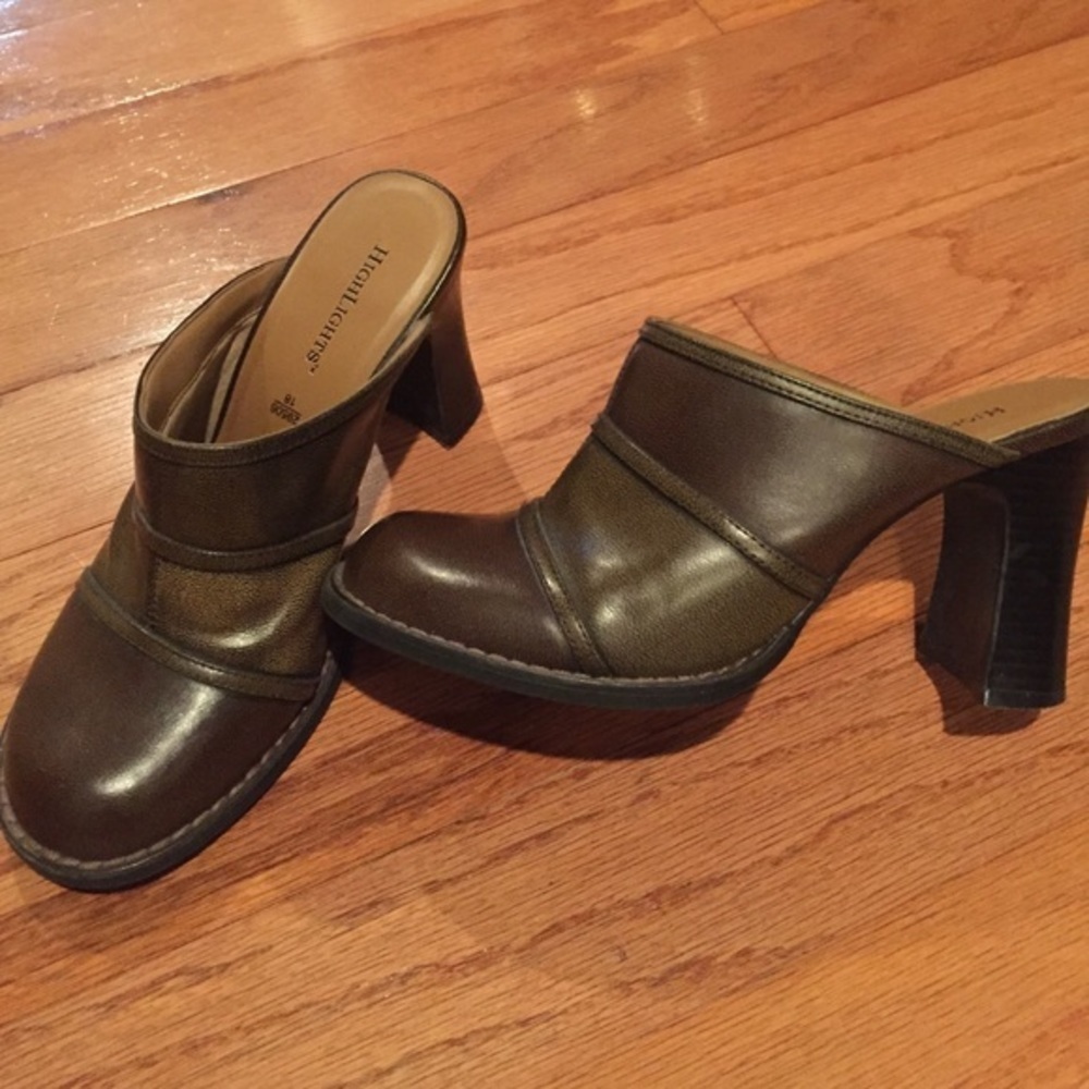 Brown comfy so cute clogs